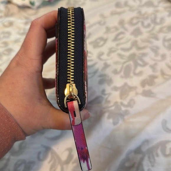Kate Spade Long Wallet - Picture 4 of 8